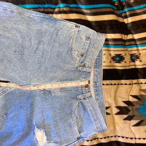DISTRESSED WRANGLER JEANS - Picture 4 of 4